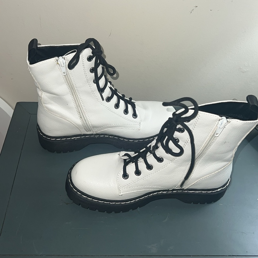 Mix No.6 - White Lace-Up Women's combat Boots faux leather zipper